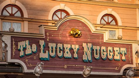 disneyland paris restaurant lucky nugget saloon